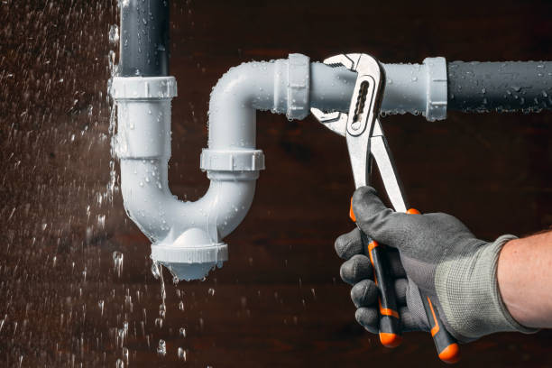 Professional Gas Line Repair technician working in Darien, IL